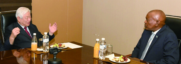 박 목사와 모크위치 마시시 보츠와나 대통령의 면담 모습.